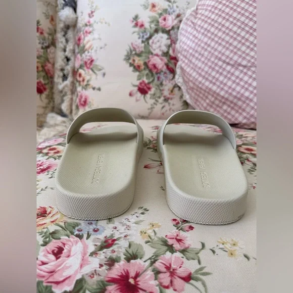 Authentic Bottega Veneta Pool Slides.